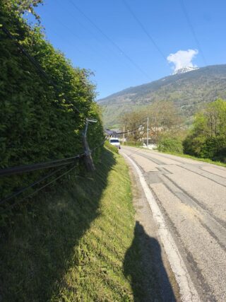 Dégâts constatés au secteur des Chapelles – poteau téléphonique sectionné, zone sécurisée et circulation réglementée en attendant les réparations prévues le 11 mai.